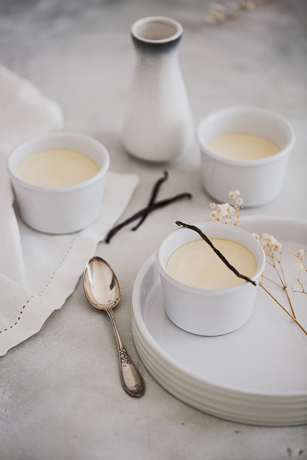 Découvrez la recette Crème à la vanille facile